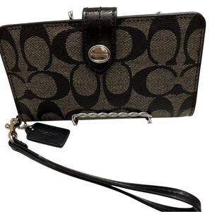 Coach Jenny Signature Black Signature Snap Closure Wallet. Black/Gray.